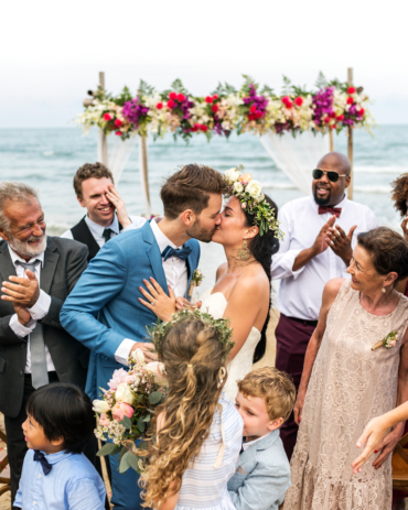 festa de casamento com padrinhos e família dos noivos